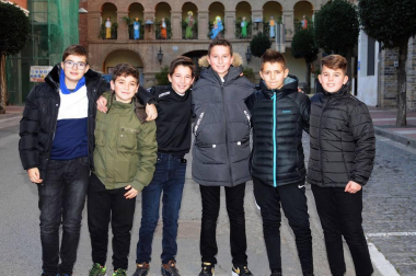 El sábado 5 de enero, antes de la noche de Reyes, la plaza de los Fueros de Azagra acogió el tradicional mercado de  época con la presencia de pastores, romanos o un belén viviente. Los que se acercaron hasta allí pudieron disfrutar con diferentes puestos, como los de castañas, garrapiñadas, vino, tortas o chistorra. El evento ha estado organizado, en esta ocasión, por la Asociación de Mujeres La Vellida, la parroquia El Salvador, los quintos de 2020 y el consistorio local.