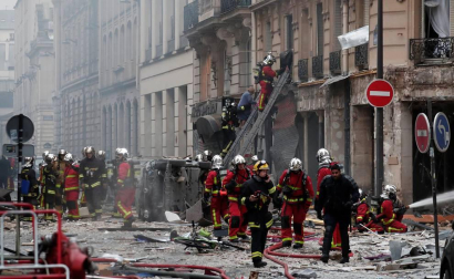 La explosión hizo temblar las ventanas y cristales y causó importantes daños materiales sobre los edificios y comercios colindantes