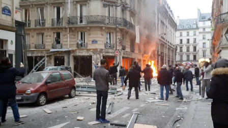 La explosión hizo temblar las ventanas y cristales y causó importantes daños materiales sobre los edificios y comercios colindantes