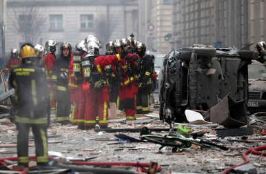 La explosión hizo temblar las ventanas y cristales y causó importantes daños materiales sobre los edificios y comercios colindantes