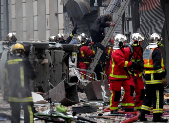La explosión hizo temblar las ventanas y cristales y causó importantes daños materiales sobre los edificios y comercios colindantes
