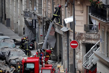 La explosión hizo temblar las ventanas y cristales y causó importantes daños materiales sobre los edificios y comercios colindantes