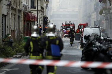 La explosión hizo temblar las ventanas y cristales y causó importantes daños materiales sobre los edificios y comercios colindantes