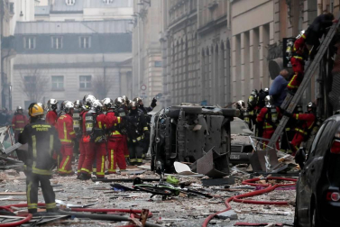 La explosión hizo temblar las ventanas y cristales y causó importantes daños materiales sobre los edificios y comercios colindantes