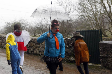 Uitzi es uno de los primeros pueblos navarros en celebrar los Carnavales. Una semana después de la festividad de los Reyes Magos, los uitzarras se disfrazan y salen a las calles