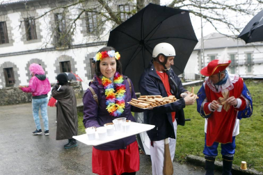 Uitzi es uno de los primeros pueblos navarros en celebrar los Carnavales. Una semana después de la festividad de los Reyes Magos, los uitzarras se disfrazan y salen a las calles