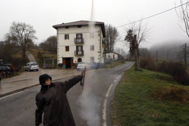 Uitzi es uno de los primeros pueblos navarros en celebrar los Carnavales. Una semana después de la festividad de los Reyes Magos, los uitzarras se disfrazan y salen a las calles