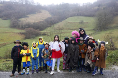 Uitzi es uno de los primeros pueblos navarros en celebrar los Carnavales. Una semana después de la festividad de los Reyes Magos, los uitzarras se disfrazan y salen a las calles
