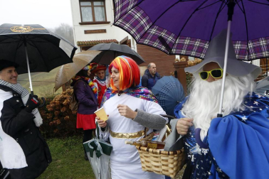 Uitzi es uno de los primeros pueblos navarros en celebrar los Carnavales. Una semana después de la festividad de los Reyes Magos, los uitzarras se disfrazan y salen a las calles