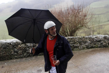 Uitzi es uno de los primeros pueblos navarros en celebrar los Carnavales. Una semana después de la festividad de los Reyes Magos, los uitzarras se disfrazan y salen a las calles