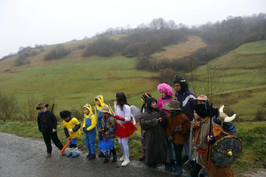 Uitzi es uno de los primeros pueblos navarros en celebrar los Carnavales. Una semana después de la festividad de los Reyes Magos, los uitzarras se disfrazan y salen a las calles
