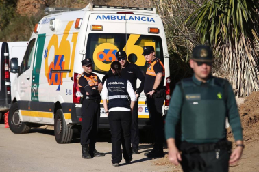 Segundo día de trabajos para hallar al niño que cayó a un pozo en Málaga