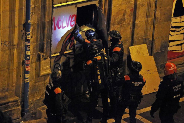 Okupan de nuevo Rozalejo tras la manifestación en apoyo al gaztetxe
