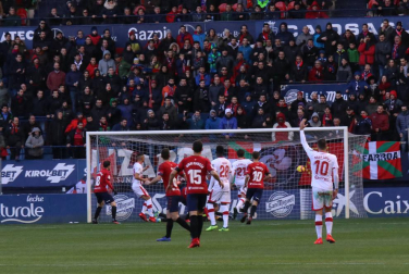 Imágenes del partido Osasuna-Mallorca disputado en El Sadar.