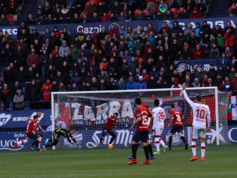 Imágenes del partido Osasuna-Mallorca disputado en El Sadar.