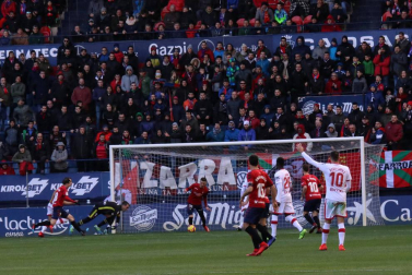 Imágenes del partido Osasuna-Mallorca disputado en El Sadar.
