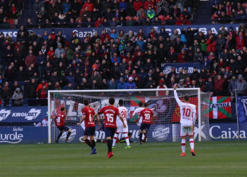 Imágenes del partido Osasuna-Mallorca disputado en El Sadar.