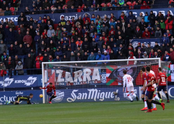 Imágenes del partido Osasuna-Mallorca disputado en El Sadar.