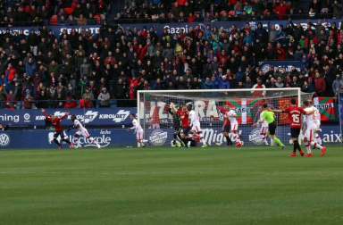 Imágenes del partido Osasuna-Mallorca disputado en El Sadar.
