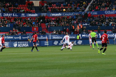 Imágenes del partido Osasuna-Mallorca disputado en El Sadar.