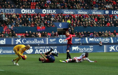 Imágenes del partido Osasuna-Mallorca disputado en El Sadar.