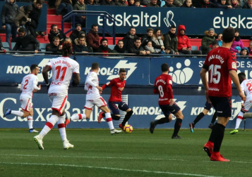 Imágenes del partido Osasuna-Mallorca disputado en El Sadar.