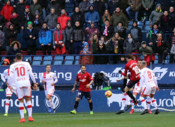 Imágenes del partido Osasuna-Mallorca disputado en El Sadar.