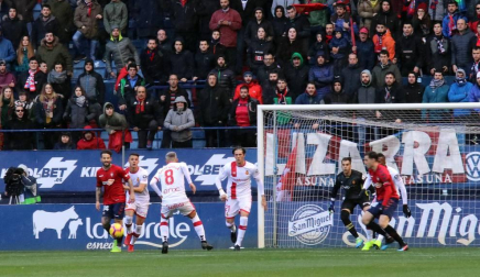 Imágenes del partido Osasuna-Mallorca disputado en El Sadar.