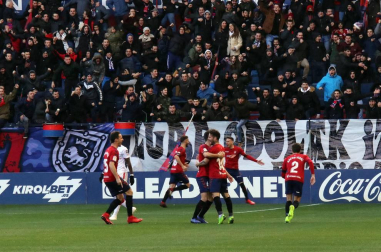 Imágenes del partido Osasuna-Mallorca disputado en El Sadar.