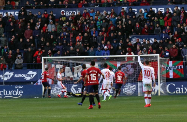 Imágenes del partido Osasuna-Mallorca disputado en El Sadar.