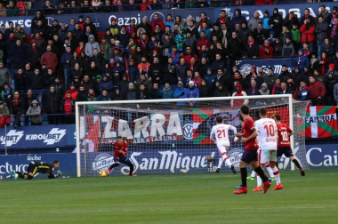 Imágenes del partido Osasuna-Mallorca disputado en El Sadar.