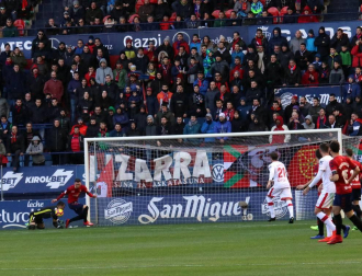 Imágenes del partido Osasuna-Mallorca disputado en El Sadar.