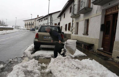 La alerta por nieve afecta al centro y al norte de la Comunidad foral