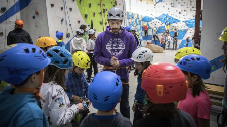 Un total de 104 chavales se iniciaron el sábado pasado en el rocódromo Rocópolis de Berrioplano