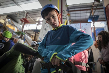 Un total de 104 chavales se iniciaron el sábado pasado en el rocódromo Rocópolis de Berrioplano