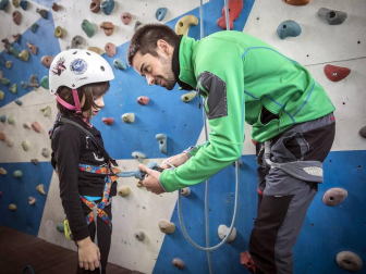 Un total de 104 chavales se iniciaron el sábado pasado en el rocódromo Rocópolis de Berrioplano