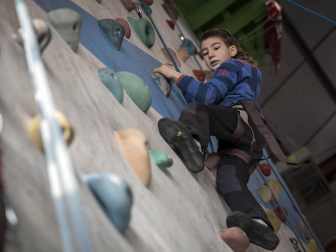Un total de 104 chavales se iniciaron el sábado pasado en el rocódromo Rocópolis de Berrioplano