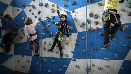Un total de 104 chavales se iniciaron el sábado pasado en el rocódromo Rocópolis de Berrioplano