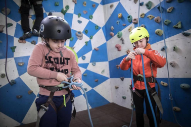 Un total de 104 chavales se iniciaron el sábado pasado en el rocódromo Rocópolis de Berrioplano