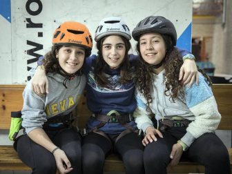 Un total de 104 chavales se iniciaron el sábado pasado en el rocódromo Rocópolis de Berrioplano