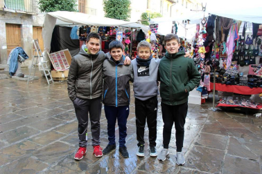 Sangüesa celebró sus fiestas en honor a San Sebastián del 18 al 20 de enero. La cámara de ¡Click! se acercó el domingo tras los actos tradicionales de la procesión y misa dedicada al santo. Las calles del centro de la ciudad se llenaron de familias y cuadrillas que disfrutaron del ambiente festivo y de la 'hora del vermú'.