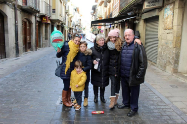 Sangüesa celebró sus fiestas en honor a San Sebastián del 18 al 20 de enero. La cámara de ¡Click! se acercó el domingo tras los actos tradicionales de la procesión y misa dedicada al santo. Las calles del centro de la ciudad se llenaron de familias y cuadrillas que disfrutaron del ambiente festivo y de la 'hora del vermú'.
