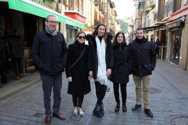 Sangüesa celebró sus fiestas en honor a San Sebastián del 18 al 20 de enero. La cámara de ¡Click! se acercó el domingo tras los actos tradicionales de la procesión y misa dedicada al santo. Las calles del centro de la ciudad se llenaron de familias y cuadrillas que disfrutaron del ambiente festivo y de la 'hora del vermú'.