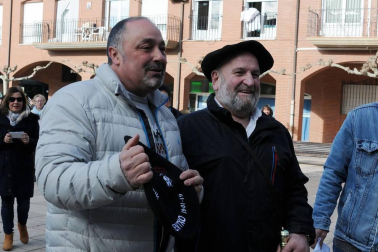 Los andolenses salieron a las calles del 16 al 20 de enero para celebrar sus fiestas de invierno, dedicadas a San Sebastián. La mañana del sábado estuvo amenizada por una concentración de txistularis, que alegraron con su música la jornada. Previamente, para aguantar el frío mañanero, se había procedido al reparto de chocolate y caldico.
