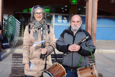 Los andolenses salieron a las calles del 16 al 20 de enero para celebrar sus fiestas de invierno, dedicadas a San Sebastián. La mañana del sábado estuvo amenizada por una concentración de txistularis, que alegraron con su música la jornada. Previamente, para aguantar el frío mañanero, se había procedido al reparto de chocolate y caldico.