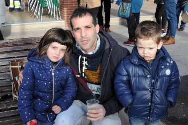 Los andolenses salieron a las calles del 16 al 20 de enero para celebrar sus fiestas de invierno, dedicadas a San Sebastián. La mañana del sábado estuvo amenizada por una concentración de txistularis, que alegraron con su música la jornada. Previamente, para aguantar el frío mañanero, se había procedido al reparto de chocolate y caldico.