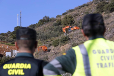 Segundo día de trabajos para hallar al niño que cayó a un pozo en Málaga