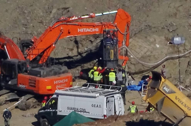 La montaña mantiene su pulso en la recta final del rescate de Julen