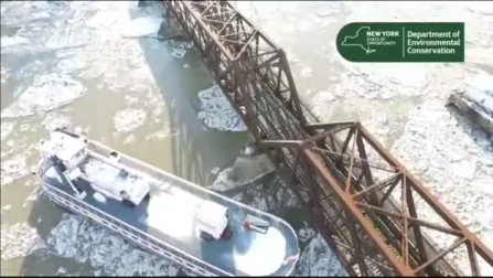 Ocho barcos se sueltan de sus amarres y flotan sin rumbo por el río Hudson en Nueva York