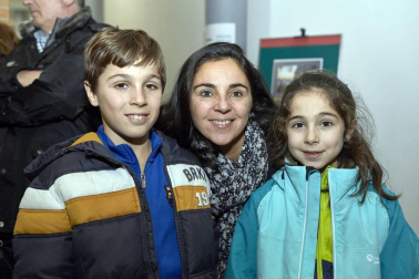 La Casa de Cultura del valle de Aranguren, ubicada en la localidad de Mutilva, ofreció una nueva oportunidad de disfrutar de la comedia 'Campeones', la aplaudida película de Javier Fesser que tan buenas críticas ha recibido desde su estreno y que presenta el día a día de un equipo de baloncesto formado por personas con discapacidad intelectual.